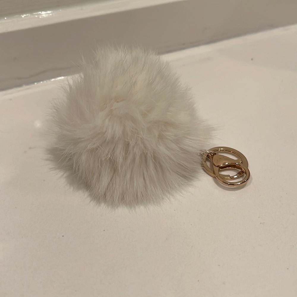 White Fuzzy Key Chain🤍🤍🤍